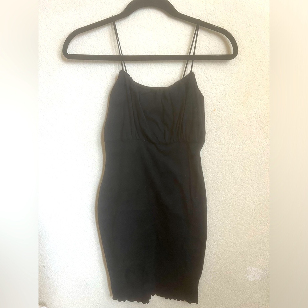 Wild Fable Black dress. Scrunchy at the bottom! SUPER CUTE!